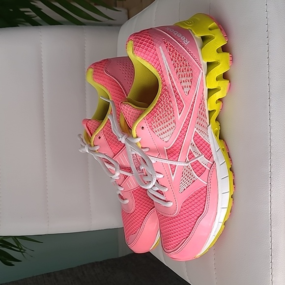 Reebok Shoes - Reebok Zigtech Sneakers ❤️